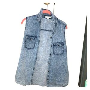 Lightweight blue vest with breast pockets